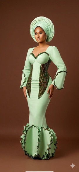Robe sirène corset vert menthe avec des accents émeraude et dorés