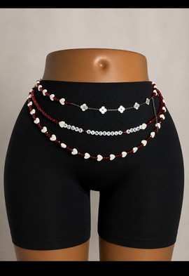 Perles de taille personnalisées rouges et blanches – Perles de taille multicouches avec breloques en forme de cœur et chaîne à fleurs