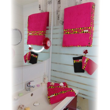 Lot de serviettes et un gant de toilette "Wanda" éponge fuchsia Fait main
