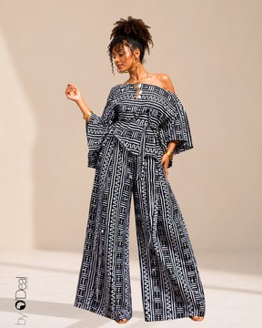 Ensemble pantalon large et sa tunique cape