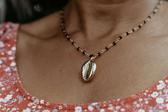 Caurine 🐚 Onyx Necklace and Gold Cauri 24K Gold "oni"