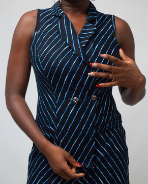 Women's sleeveless jacket with blue graphic pattern