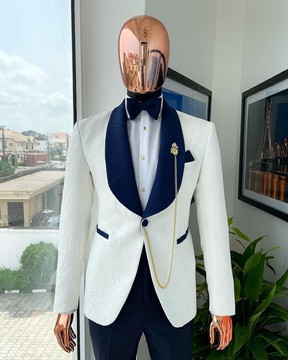 A ivory Floral pattern jacquard shawl lapel Suit