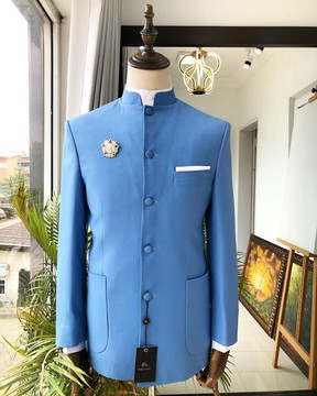 Un costume de safari français "ecclésiastique" bleu poudre!