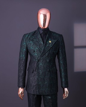 An emerald green &amp; black “rival” 1/4 cut ocean element peak lapel double-breasted jacquard suit