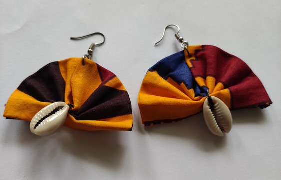 Wax earrings with cowrie decoration