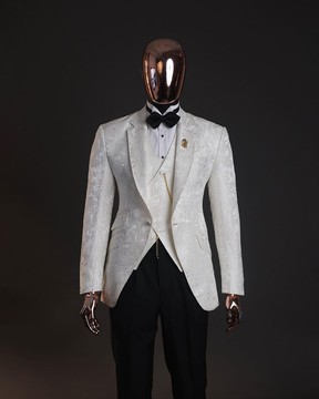 Un pantalon de costume et un pantalon en jacquard fleuri blanc ivoire.