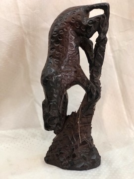 Sculpture de léopard artisanale, élégance africaine : une pièce maîtresse captivante et unique pour la décoration intérieure