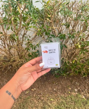 Sandalwood-scented wax melt
