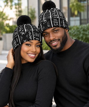 Bonnet tricoté à motif de tissu bogolan avec pompon | Mode textile africaine | Bynelo