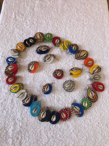 30 pièces de boucles d'oreilles / boucles d'oreilles en perles / boucles d'oreilles avec un coquillage / boucles d'oreilles coquillage / boucles d'oreilles en perles maasai