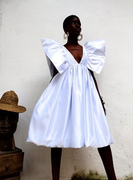 Robe v majuscule