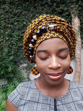 Wax scarves and "Ecailles" pearls