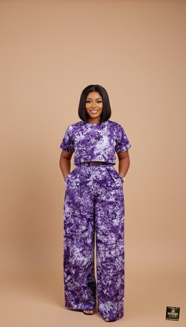Ensemble deux pièces Adire avec crop top et pantalon à jambes larges