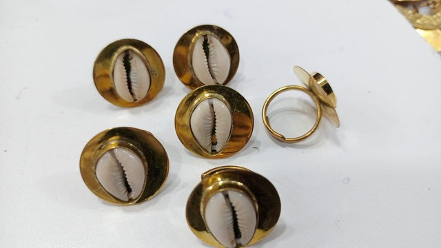 Bagues faites à la main/Bagues en laiton et cauris/bijoux cadeaux