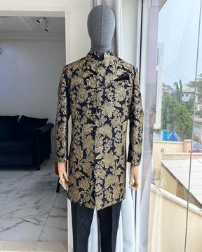 Un safari de mariage traditionnel indien Sherwani « Namaste »