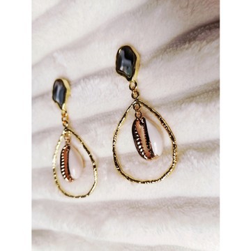Earrings / African gold earing "cauris addict"