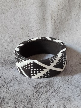 MAWU bracelet in black and white WAX fabric-loincloths