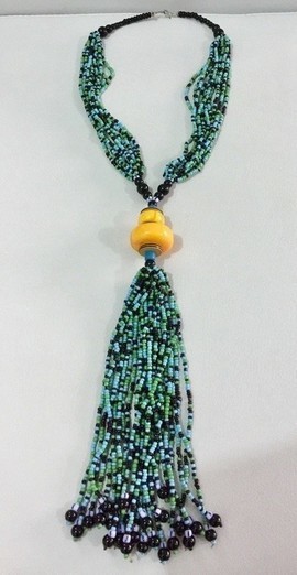 Necklace woman in pearl