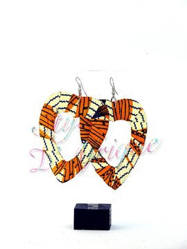 Very chic heart shaped wax earrings