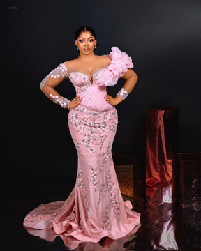 Robe de mariée sirène de luxe avec corset brodé de perles à la main, robe de mariée nigériane en Ankara, robe de réception