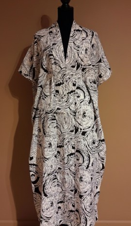 elegant black and white swirl-patterned kimono dress for sophisticated style