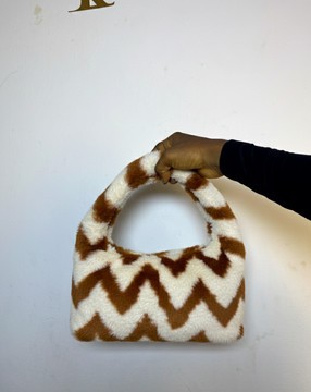 Sac à main duveteux tendance à motif zigzag