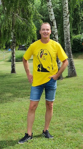 T shirt kuridhika