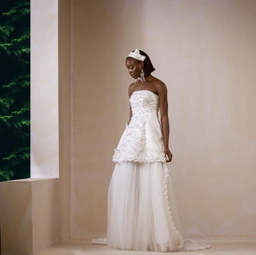 La robe de bal de mariée ornée de pétales hauts et bas «Karen».