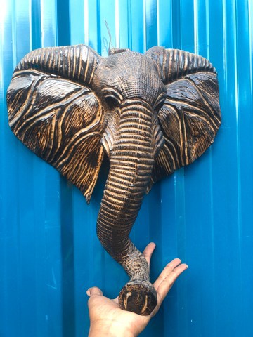 Tête d'éléphant en bois courbée / tenture murale éléphant courbé