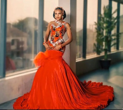 Robe de mariée africaine de luxe à corset, robe traditionnelle de mariée igbo / nigériane / robe de bal sirène à corset