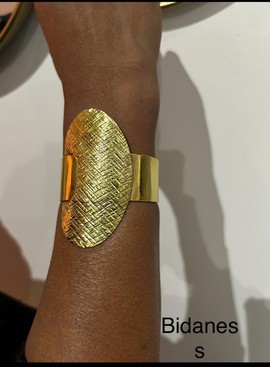 Very beautiful bronze cuff