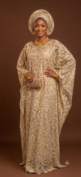 Robe ornée de dorures