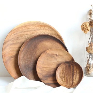 Un ensemble de 4 assiettes de service en bois/décor en bois suspendu/assiettes de table à manger en bois