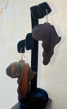 Map of Africa earrings in ebony wood