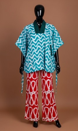 Ensemble traditionnel éclatant : haut à motif ondulé et pantalon graphique