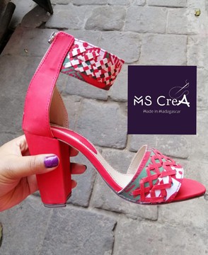 Chaussures sandales/ Escarpin/ compensées en tissus, en lambahoany/collection LAMBAOINE/ Madagascar