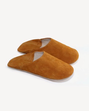 Handcrafted feminine fashion slipper