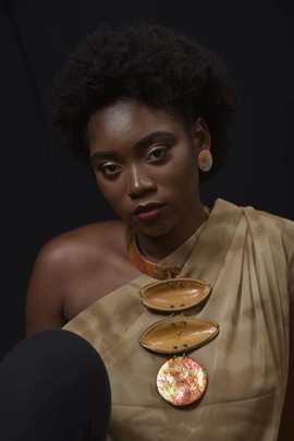 PRECIOUS19-18 : Collier Ethnique dorure orangée avec bois + BO
