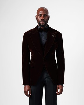 Un costume en velours piccolo marron