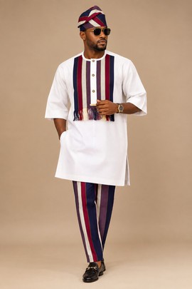Tenue de sénateur blanche pour homme avec détails rayés bordeaux et marine