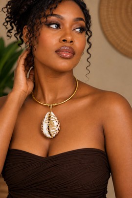 Zawadi - le grand collier en cauris