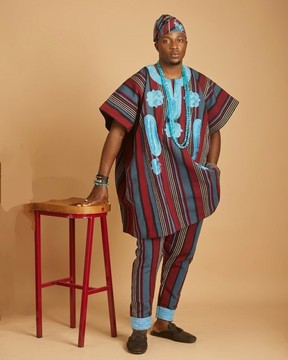 Ensemble Agbada Royal Gbariye en Aso-Oke tissé à la main avec broderies cyan vif