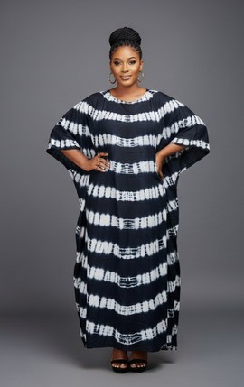 Robe kimono élégante noire et blanche