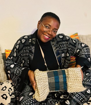 Pochette en Raphia et pagne Baoulé