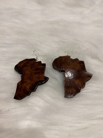 Pair of earrings designed with the shell of the monkey bread fruit