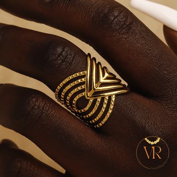 Bague « Kaya » – Bague Dorée Géométrique d'Inspiration Africaine