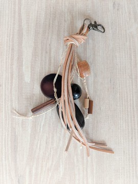 Bag charm: in sisal, horn, leather and wood