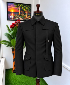 Costume noir OKXEEL avec détails de sangles utilitaires