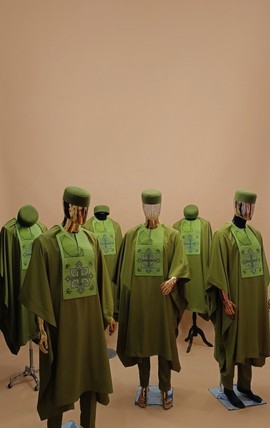 Ensemble Agbada africain royal pour garçons d’honneur, vert sauge, avec broderie raffinée sur la poitrine